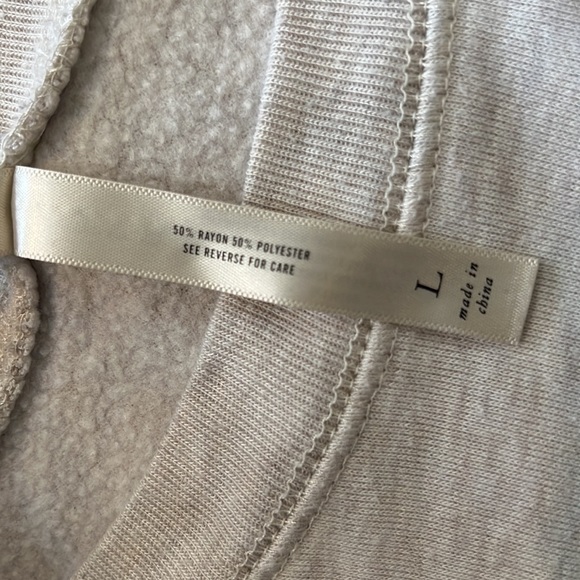 Cream Cropped Sweatshirt With Gold Silver and Bronze Heart from Live Lov… - Picture 5 of 5